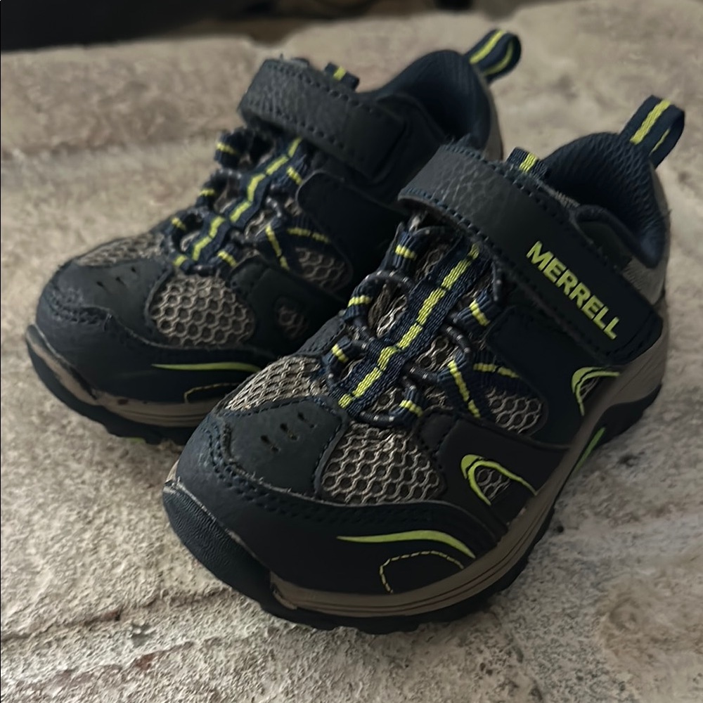 Toddler Merrell 6W (US) shoes, practically new, hardly used